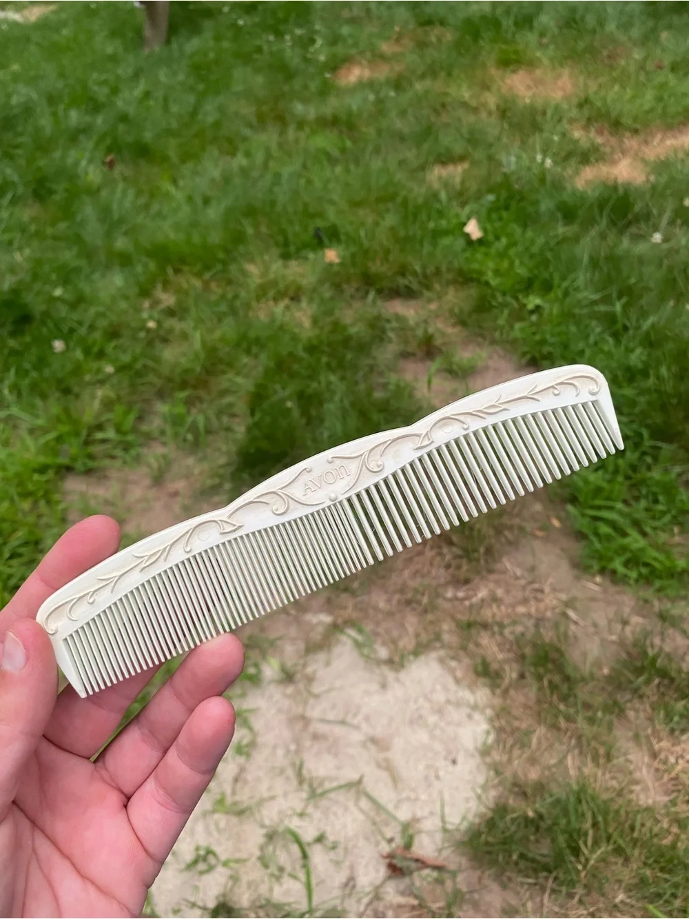 Avon Vintage Cream Past and Present Vanity Brush & Comb Set